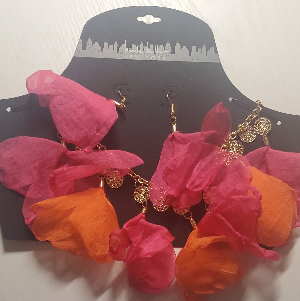 Petal necklace
